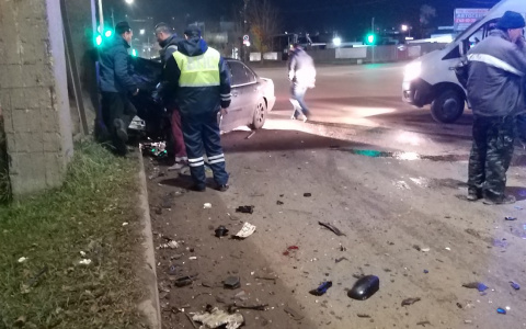 Лоб в лоб и скрывшийся с места ДТП: в Кирове произошли две серьезные аварии