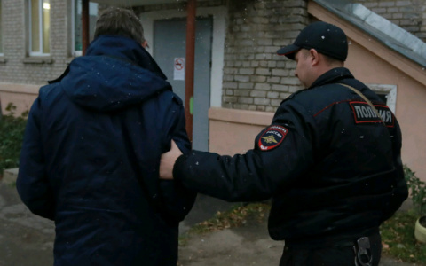 Более 10 ножевых: в Кировской области мужчина пытался убить свою знакомую