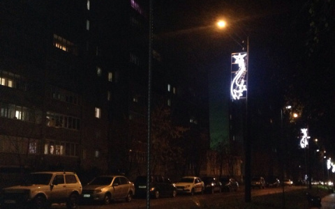 В Кирове на Северной набережной фонари бьют током