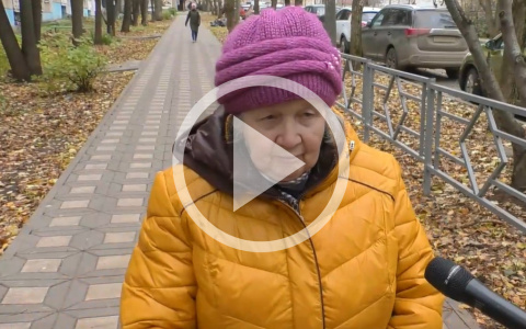 "Для чего?": пенсионерка откровенно высказалась о серых заборах в Кирове, а урбанист подтвердил ее слова