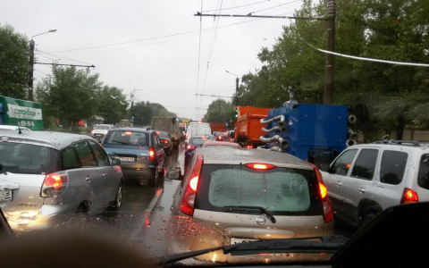 Причина пробок: в Кировстате рассказали, сколько жителей области владеют машиной