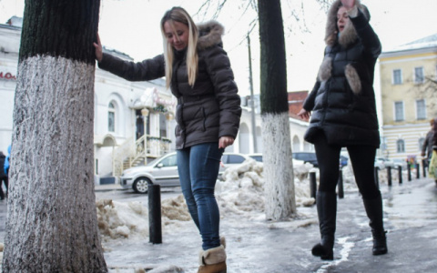 МЧС предупреждает кировчан о гололеде на дорогах