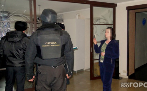 Здание за 150 миллионов и пакеты за 1 миллион: что арестовывали судебные приставы у кировчан