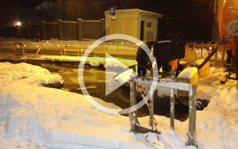 Видео: в центре Кирова затопило проезжую часть