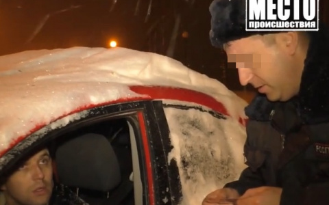 "Иван Васильевич меняет профессию": в Кирове пьяный сотрудник СИЗО уехал в сугроб