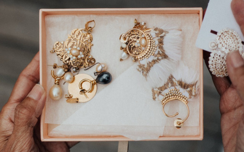 Где в Кирове за 10 минут получить деньги за старые украшения?