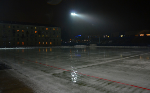 Первый в сезоне матч хоккейной команды "Родина" отменили