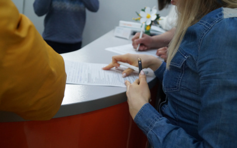 В Слободском районе сироту поселили в доме, которого не существует