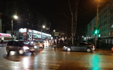 В Кирове 6-летнюю девочку и пенсионерку сбили на пешеходном переходе