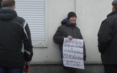 "В Кирове - нищета": бродяга вышел на пикет за хорошую жизнь