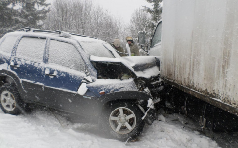 Последствия гололеда в Кирове: 41 авария, 8 пострадавших, 1 человек погиб