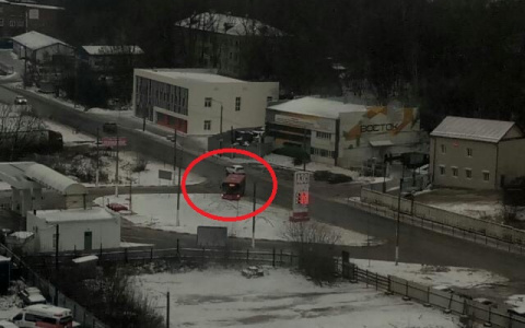 В Кировской области 3 автобуса съехали в кювет из-за скользкой дороги