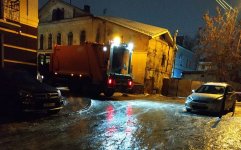 Из-за гололеда в Кирове не смогли вывезти мусор