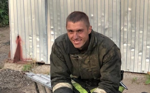 "На первом вызове спасли троих людей и котенка": интервью с лучшим пожарным Кировской области
