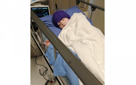 "Увидев новое ушко сына, не смогла сдержать слез": мальчику из Пижанки сделали операцию в Калифорнии