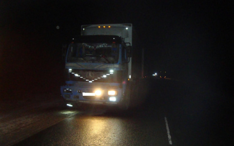 В Слободском районе водитель грузовика на обочине сбил пешехода