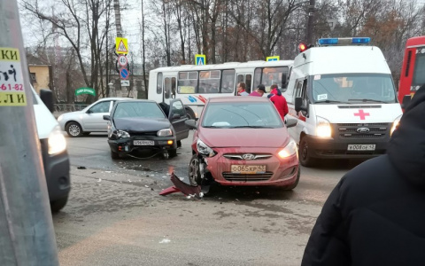 В Кирове столкнулись две иномарки
