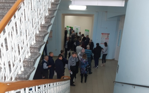 Что обсуждают в Кирове: отмена повышения цен на медсправки на права и покушение на убийство