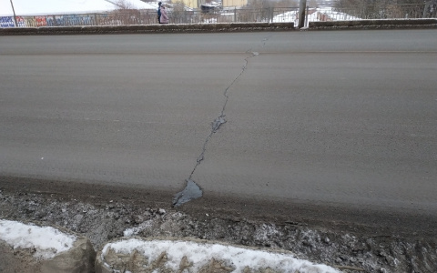 "От трещины не останется и следа": смотрите, как отремонтировали путепровод на Воровского