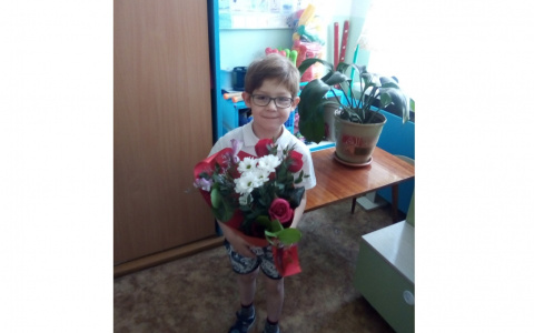 «В больницу вожу сына обманом, чтобы он не узнал о болезни»: мама мальчика-инвалида о трудностях