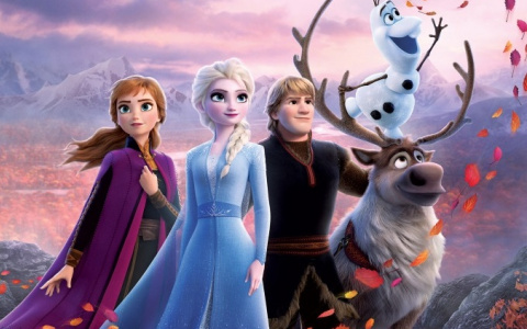 Романтики, влюбленные, мамы и дочки штурмуют кассы кинотеатров