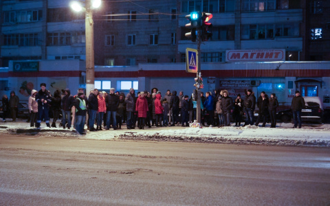 Мама сбитой насмерть девочки на Московской собрала подписи за строительство подземного перехода