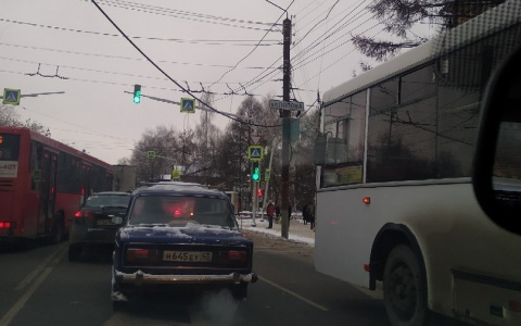 «На Щорса - Апокалипсис!»: из-за оборванных проводов образовалась огромная пробка