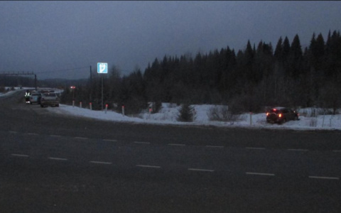 На трассе в Омутнинском районе "Toyota RAV4" улетела в кювет: за рулем был 15-летний парень