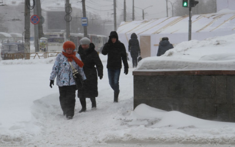 В Кирове неизвестный напал на улице на пенсионерку-инвалида
