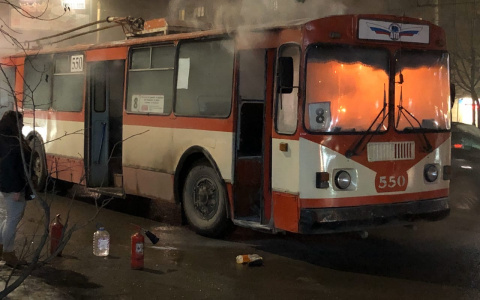 В "АТП" начали проверку из-за пожара в троллейбусе в Кирове