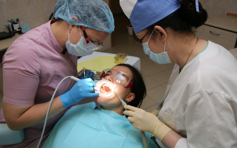 Какое протезирование подойдет при полном или частичном отсутствии зубов?