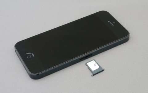 В Кирове сотрудник офиса сотового оператора украл деньги у абонента