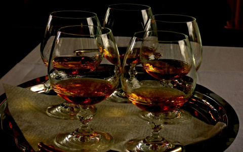 В России с января 2020 года вырастут цены на водку, коньяк и бренди