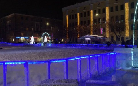 В Кирове приостановили заливку катков из-за погоды