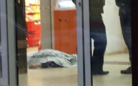 В Кирове у кассы в магазине полтора часа лежало тело мужчины