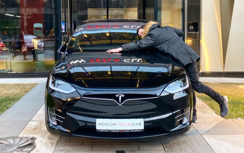 "Пришлось установить свою зарядную станцию": кировчанин о покупке Tesla
