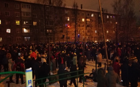 Новогодняя дискотека на Кольцова вновь собрала сотни кировчан