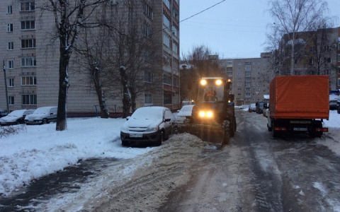 В администрации Кирова рассказали, как водители мешают уборке снега