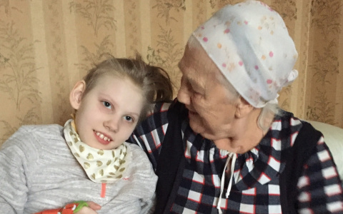 Жительница Кировской области подарила 16 тысяч рублей девочке с ДЦП