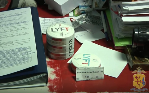 В одном из магазинов на Юго-Западе незаконно продавали снюс