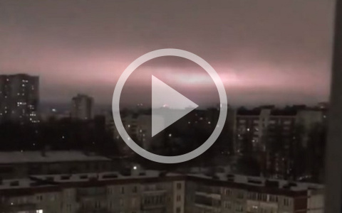 Специалист объяснил необычные вспышки в небе над Кировом