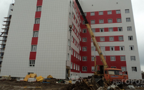 Глава поселения в Котельничском районе поселила сирот в недостроенный дом