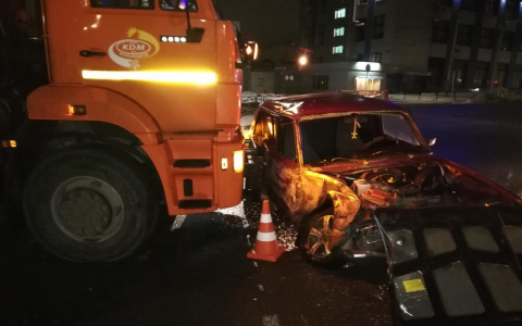 КаМАЗ смял "семерку": появились подробности ДТП на улице Лепсе