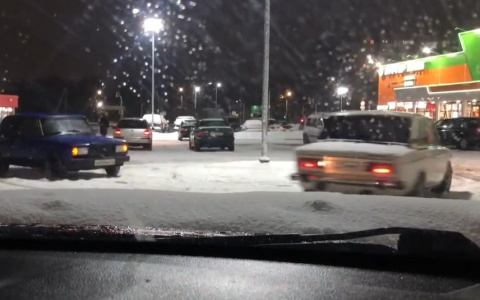 Дрифтеры на парковках: в ТЦ рассказали, почему не могут запретить им кататься