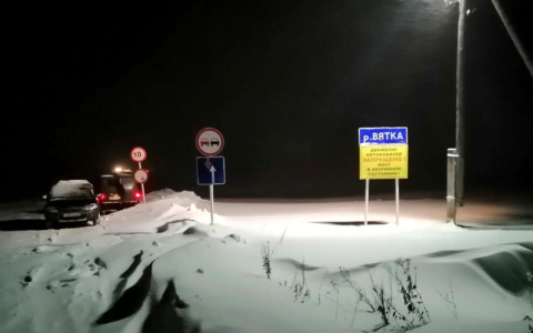 В Белохолуницком районе лесовоз сломал деревянный мост: движение перекрыто