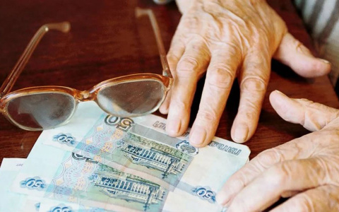 "Жил на хлебе и воде": в Кирове приставы 4 года забирали у пенсионера половину пенсии