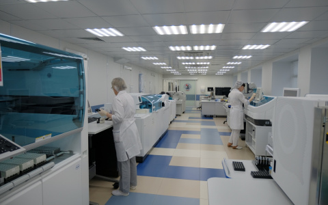 27 тысяч исследований в день: в Кирове обновили клинико-диагностическую лабораторию