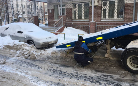 Стало известно, с каких улиц Кирова будут эвакуировать машины 23 и 24 января