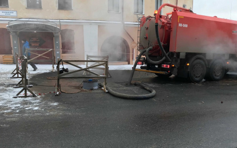 В Кирове из-за дефекта на теплотрассе ограничили движение по Казанской