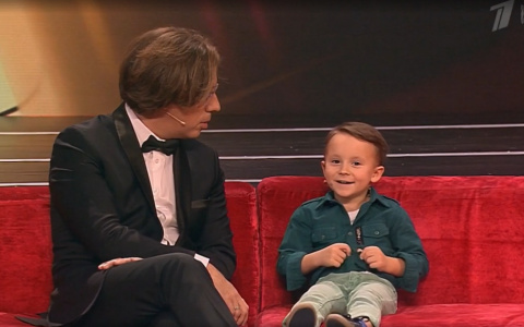 6-летнего мальчика-электрика из Мурашей показали в эфире Первого канала